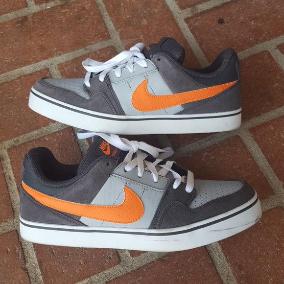 nike mogan 2